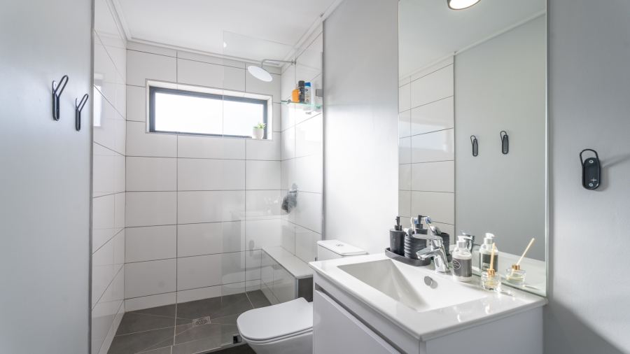 To Let 3 Bedroom Property for Rent in Newinbosch Western Cape